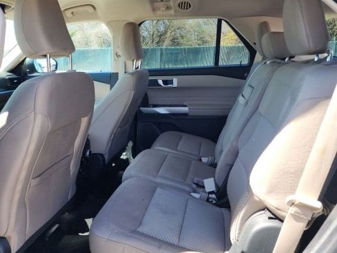 Used 2022 Ford Explorer XLT image 9
