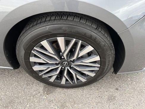 Used 2024 Nissan Altima 2.5 SV image 16