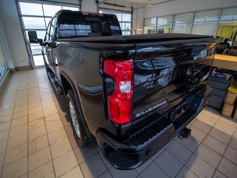 Used 2020 Chevrolet Silverado 2500 High Country w/ Technology Package image 5