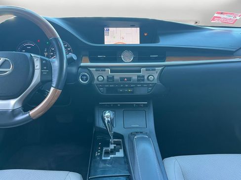 Used 2013 Lexus ES 300h w/ Luxury Pkg image 11