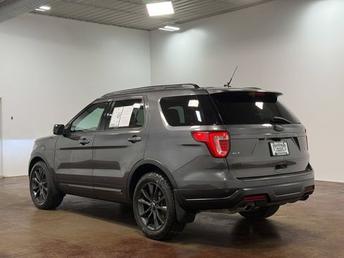 Used 2018 Ford Explorer XLT w/ Equipment Group 202A AWD/4WD image 26