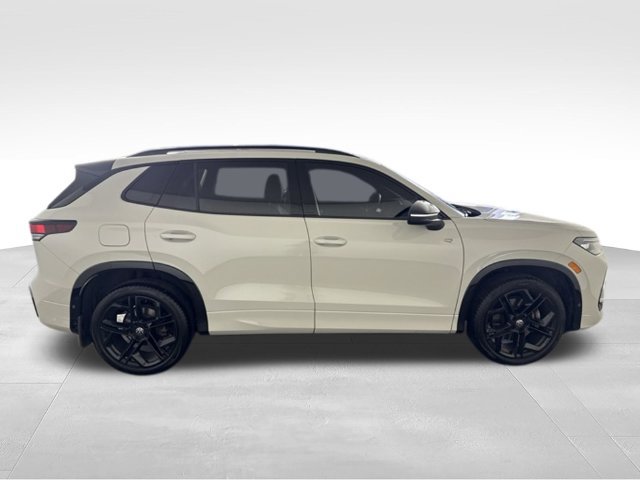 Used 2025 Volkswagen Tiguan SE R-Line AWD/4WD image 9