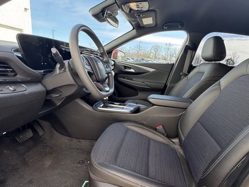 Used 2025 Buick Envista Preferred image 19