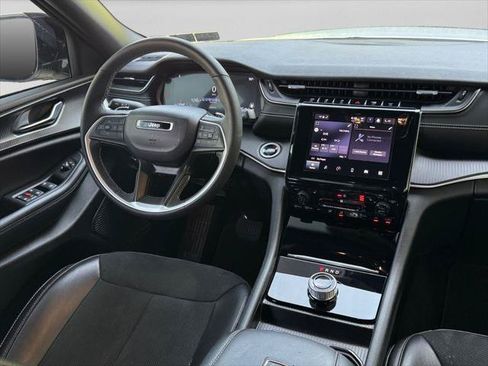 Certified 2024 Jeep Grand Cherokee Altitude AWD/4WD image 3