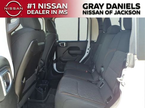Used 2024 Jeep Gladiator Mojave AWD/4WD image 25