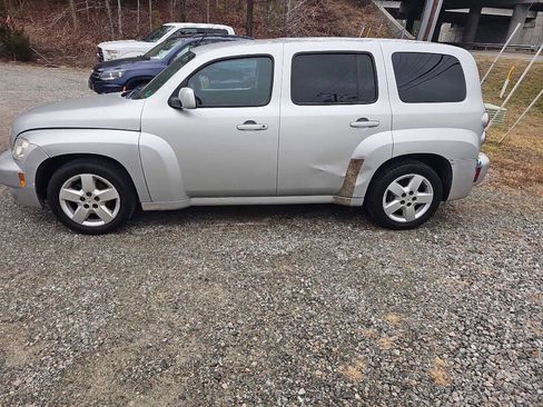 Used 2011 Chevrolet HHR LT image 10