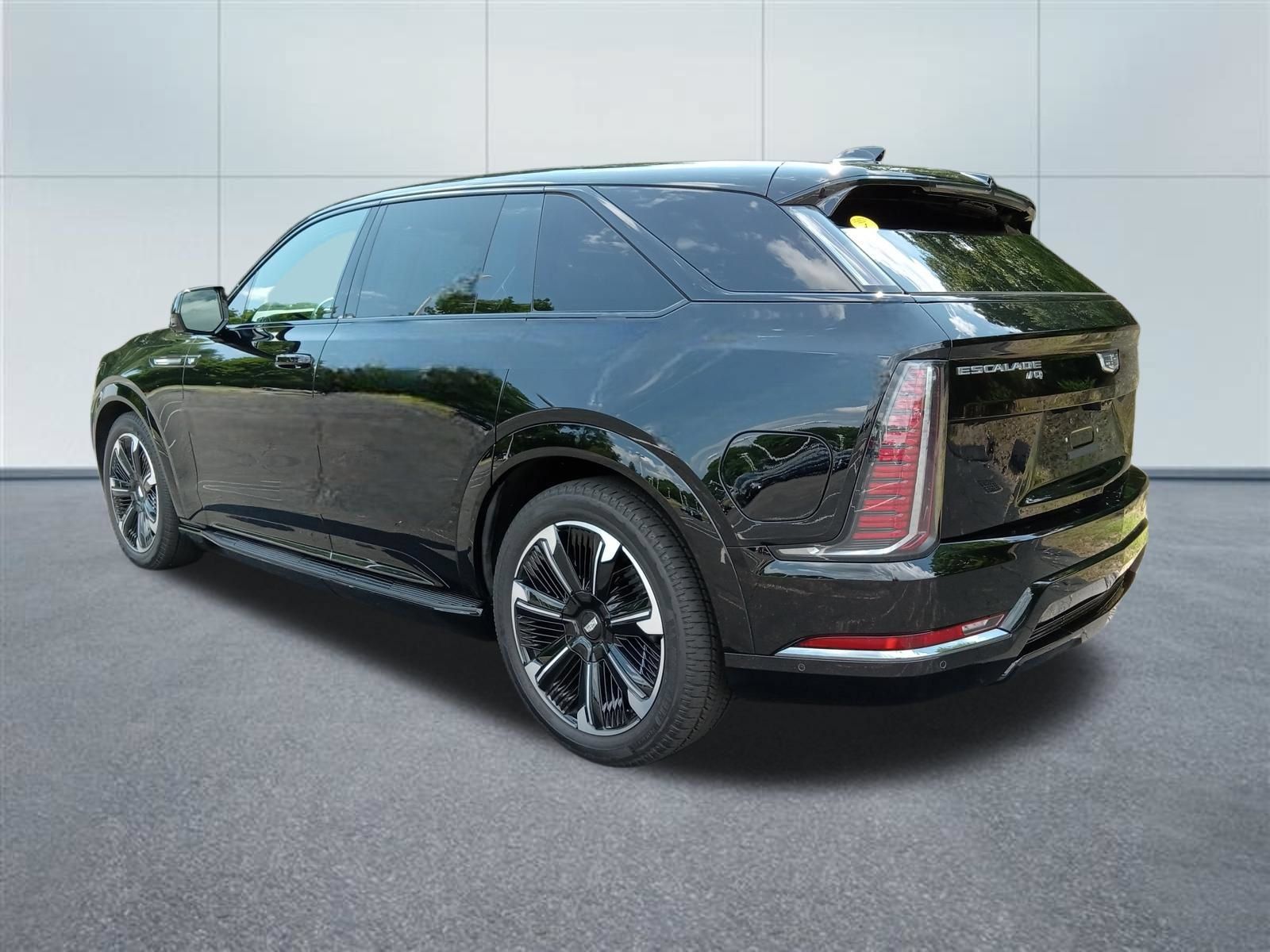 Used 2025 Cadillac Escalade IQ Sport 2 AWD/4WD image 3