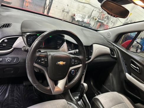 Used 2018 Chevrolet Trax LT w/ LT Convenience Package image 16