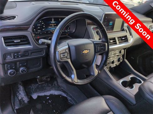 Used 2022 Chevrolet Suburban LT w/ Luxury Package image 2