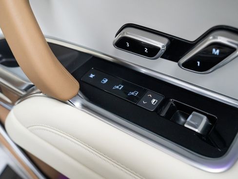 Used 2023 Land Rover Range Rover SV image 26