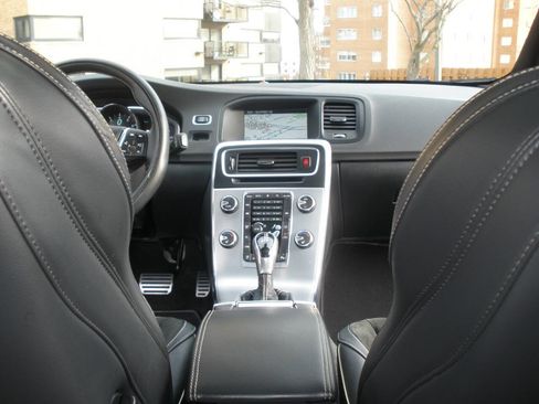 Used 2015 Volvo S60 T6 R-Design Platinum image 38