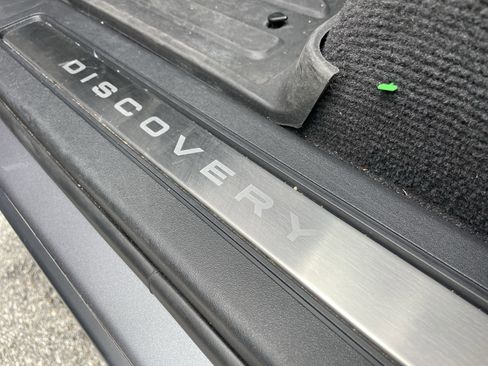 Certified 2024 Land Rover Discovery S image 42