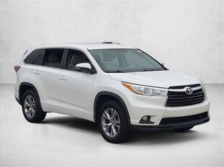 Used 2016 Toyota Highlander Plus FWD video 3
