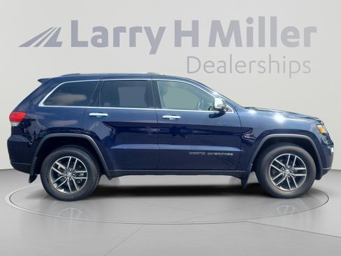 Used 2017 Jeep Grand Cherokee Limited AWD/4WD image 6