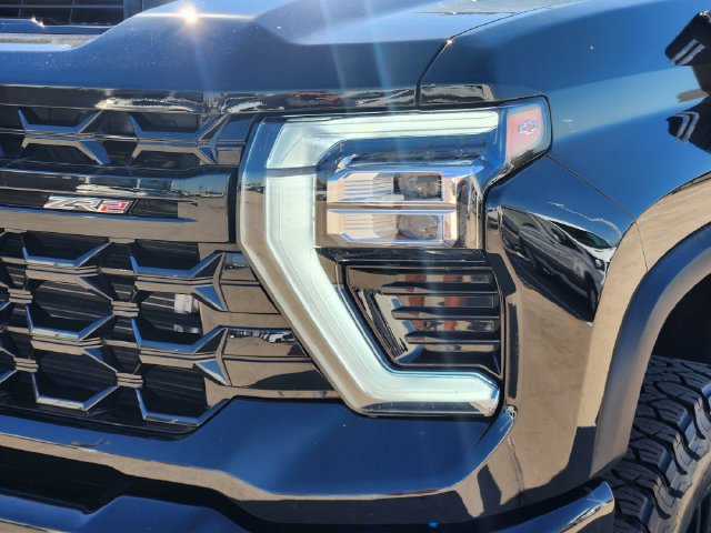 Used 2024 Chevrolet Silverado 2500 ZR2 w/ Technology Package AWD/4WD image 15