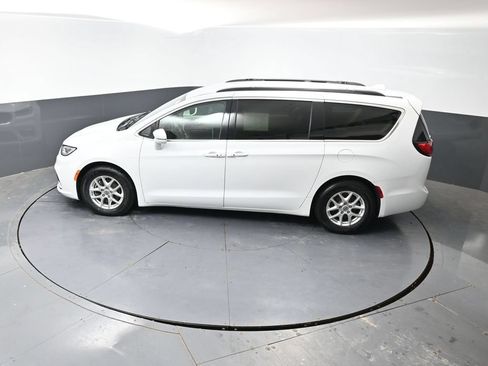 Used 2022 Chrysler Pacifica Touring-L FWD image 17