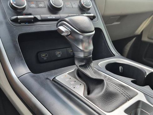 Used 2022 Kia Carnival LX FWD image 12