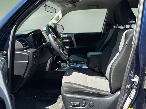 Used 2018 Toyota 4Runner SR5 AWD/4WD image 11