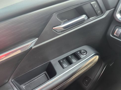 Used 2025 GMC Acadia Elevation image 22