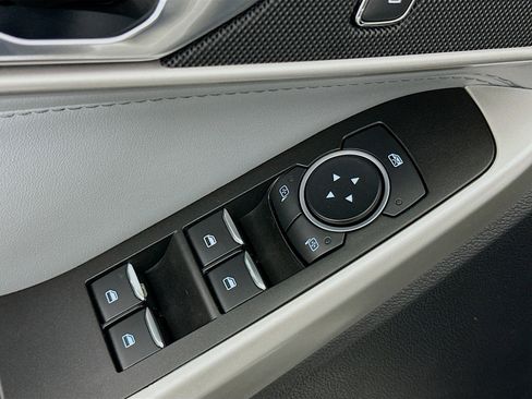 Used 2022 Ford Explorer XLT w/ Equipment Group 202A image 15