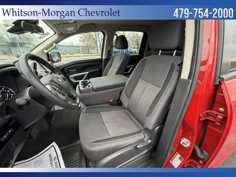 Used 2022 Nissan Titan SV image 9