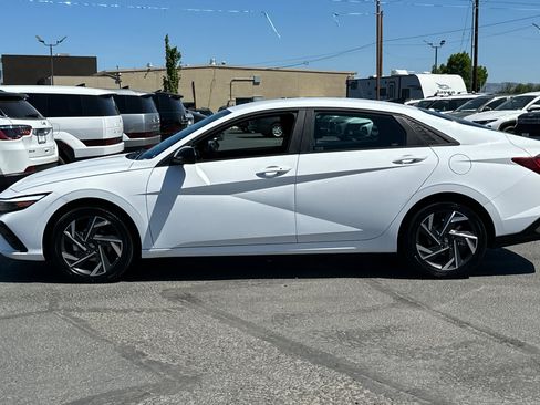 Used 2025 Hyundai Elantra SEL FWD image 7