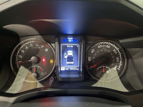 Used 2022 Toyota Tacoma SR w/ SR Convenience Package RWD image 17