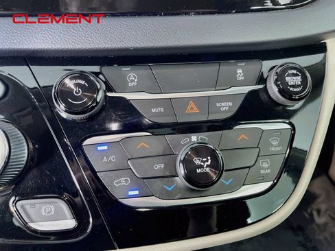 Used 2022 Chrysler Voyager LX FWD image 22