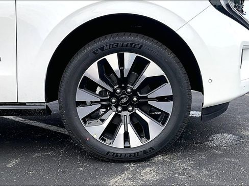 New 2025 Ford Expedition Platinum w/ Platinum Ultimate Package image 12