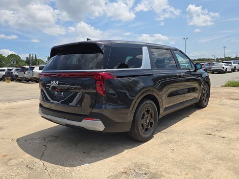 New 2027 Kia Carnival FWD image 8