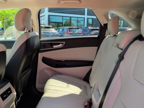 Used 2019 Ford Edge Titanium FWD image 17