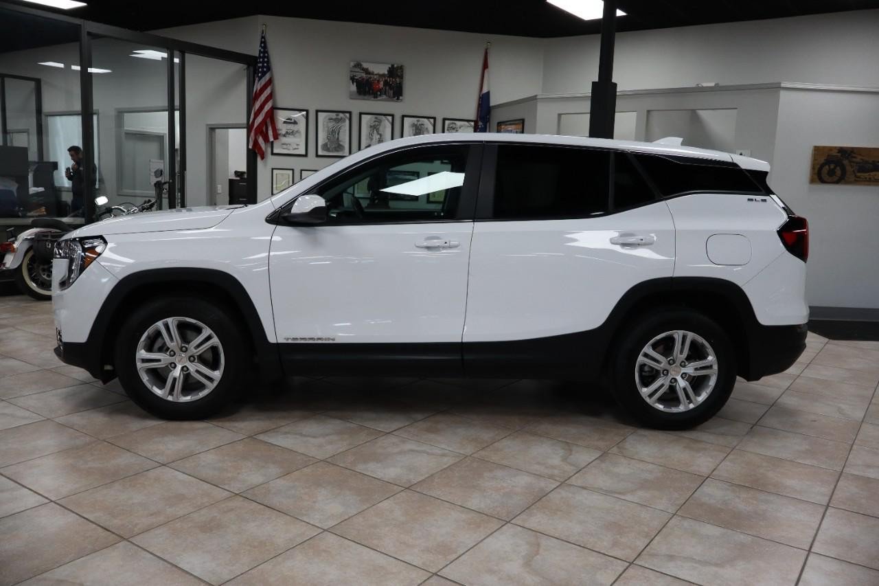 Used 2024 GMC Terrain SLE AWD/4WD image 3