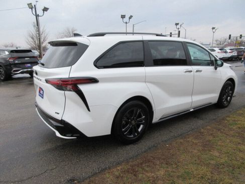 Used 2025 Toyota Sienna XSE w/ XSE Plus Package image 5