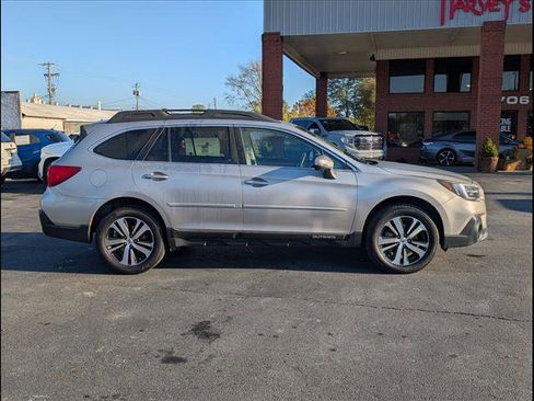 Used 2019 Subaru Outback 2.5i Limited image 4