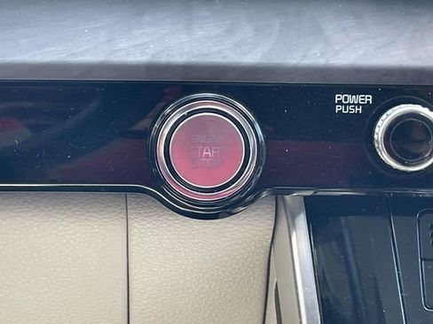 Used 2022 Kia Carnival EX FWD image 32