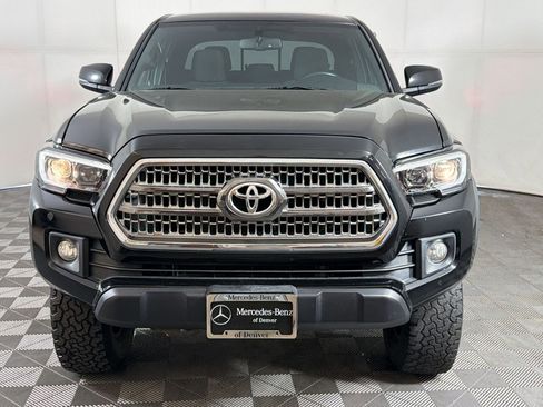 Used 2017 Toyota Tacoma TRD Off-Road image 6
