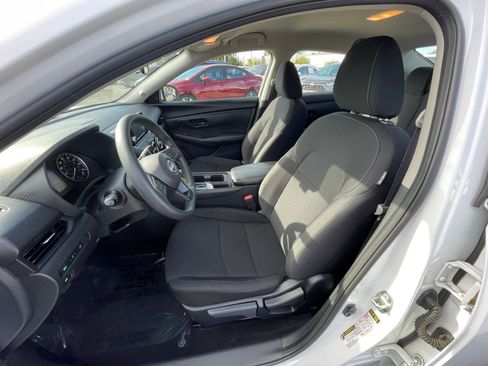 Used 2025 Nissan Sentra S image 27