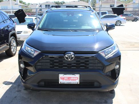 Used 2021 Toyota RAV4 XLE Premium FWD image 4