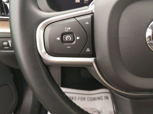 Used 2022 Volvo XC60 B5 Momentum w/ Protection Package Premier image 16