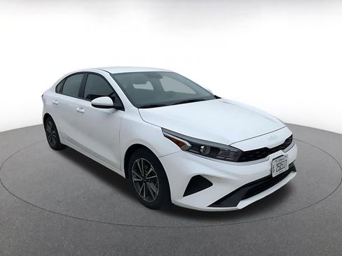 Used 2024 Kia Forte LXS image 3