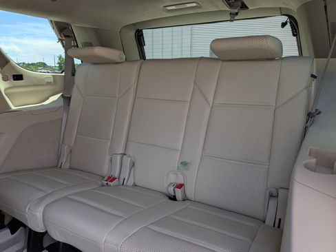 Used 2022 Cadillac Escalade Premium Luxury Platinum image 29