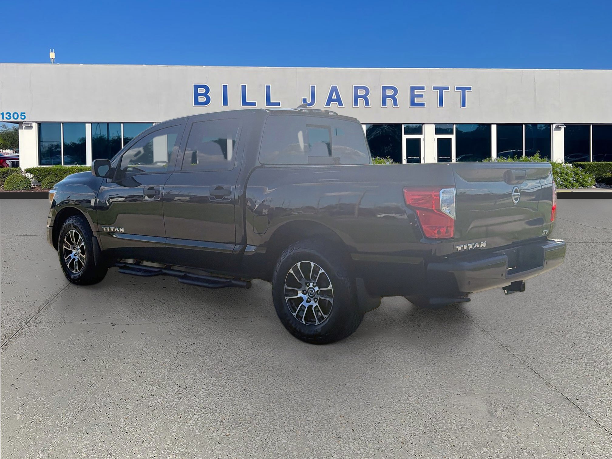 Used 2022 Nissan Titan SV w/ Accessory Utility Package RWD image 5