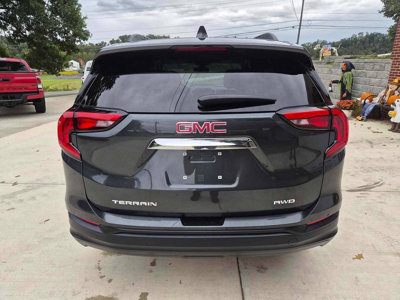 Used 2020 GMC Terrain SLE w/ Driver Convenience Package AWD/4WD image 5