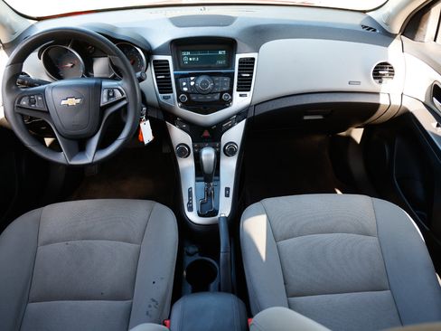 Used 2016 Chevrolet Cruze LT image 2