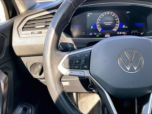 Used 2024 Volkswagen Tiguan SE FWD image 11