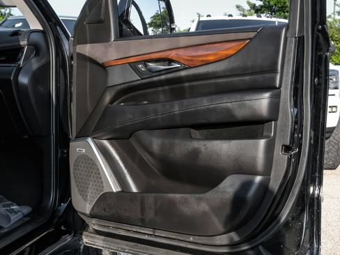 Used 2018 Cadillac Escalade Luxury RWD image 44