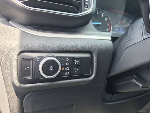 Used 2023 Ford Explorer XLT w/ Equipment Group 202A AWD/4WD image 17