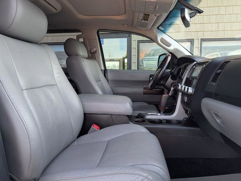 Used 2014 Toyota Sequoia Platinum RWD image 25