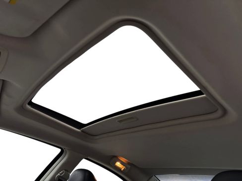 Used 2010 Dodge Charger SXT image 3