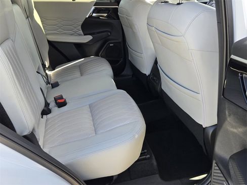 Used 2025 Mitsubishi Outlander SEL image 16